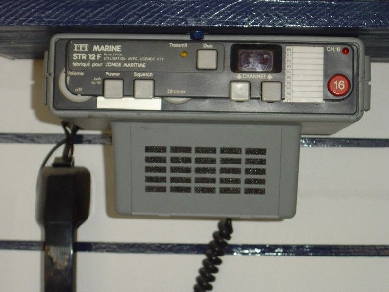 Si vous rencontrez, de nuit, une boué éteinte, quel message éméttez-vous ?